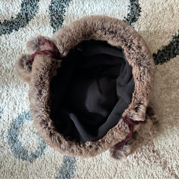 Manitobah Mukluks - Faux Fur - Burgundy - Pom Pom Toque - One Size - Winter Hat - Picture 3 of 4
